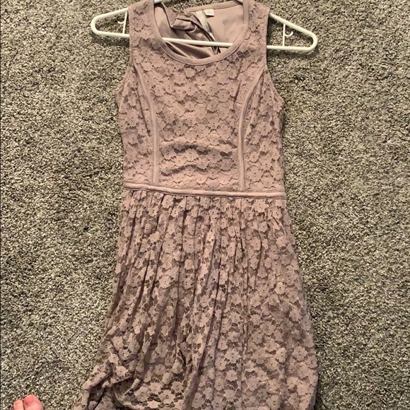 Beautiful lace dress - Picture 2 of 4